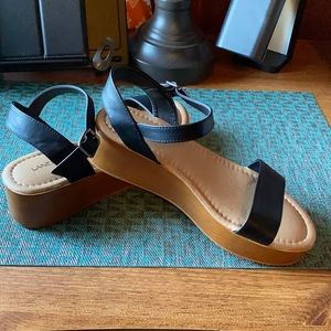 Lane Bryant platform sandals, black. Size 7 W